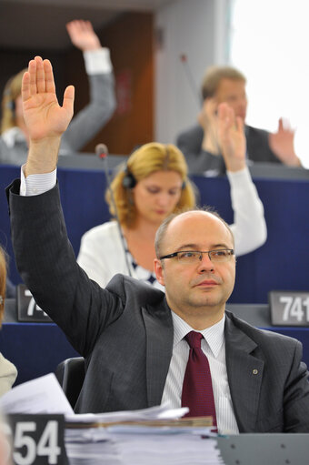 Photo 2: Portraits of Metin KAZAK in Plenary Session in Strasbourg week 27