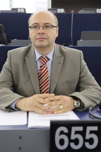 Photo 5: Portrait of MEP Metin KAZAK in the hemicycle