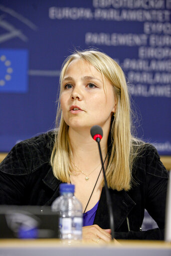 Fotografija 1: Press conference on new Consumer Rights Directive