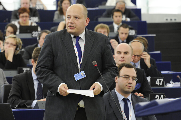 Fotografie 35: Plenary session - Week 27 - Debate on the Commission's Multiannual Financial Framework proposal with EC President