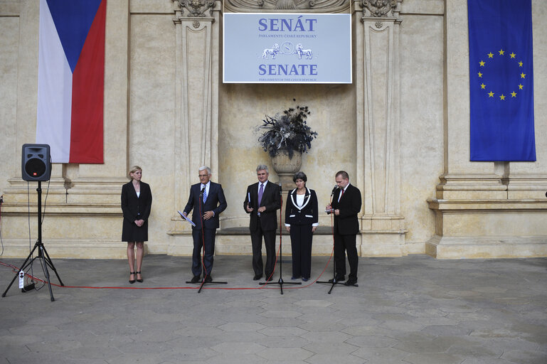 Foto 9: EP President attends the press conference in Czech Senate