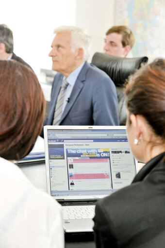 Billede 3: Facebook chat on Polish Presidency with EP President