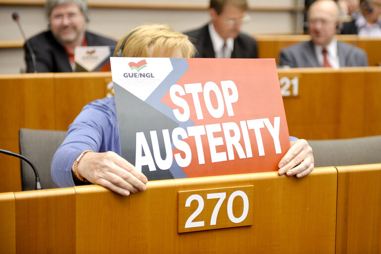 Fotografie 15: Vote during the Plenary session in Brussels - Week 25