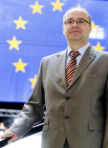 Photo 18: Portrait of MEP Metin KAZAK