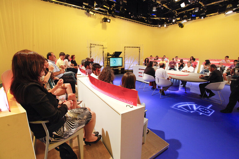 Fotografi 8: TV studio - Broadcast recording with Greek MEPs