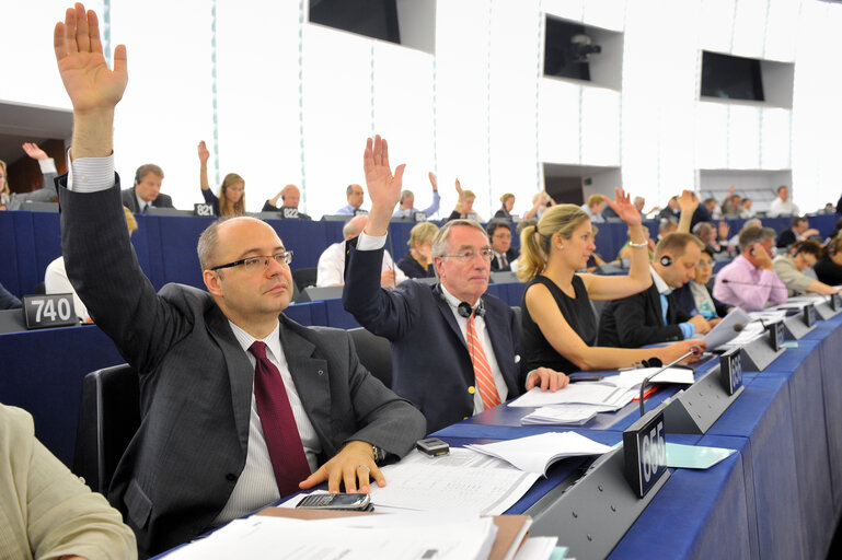 Photo 1: Portraits of Metin KAZAK in Plenary Session in Strasbourg week 27