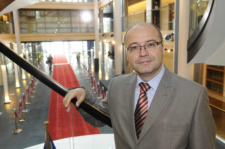 Photo 13: Portrait of MEP Metin KAZAK