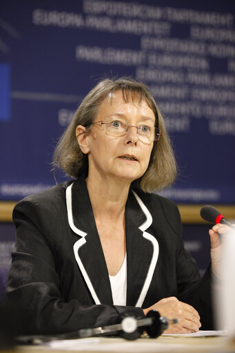 Fotografia 3: Press conference on new Consumer Rights Directive