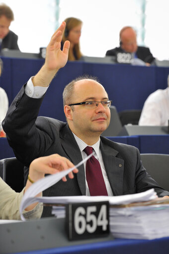 Photo 5: Portraits of Metin KAZAK in Plenary Session in Strasbourg week 27