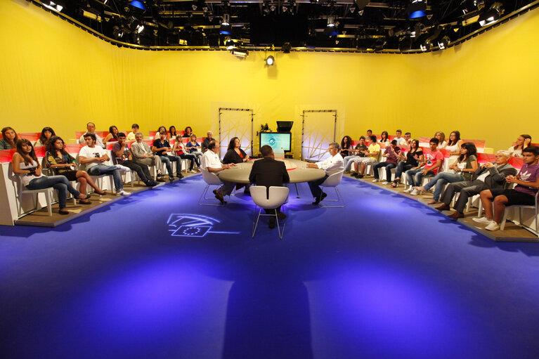 Fotografi 3: TV studio - Broadcast recording with Greek MEPs