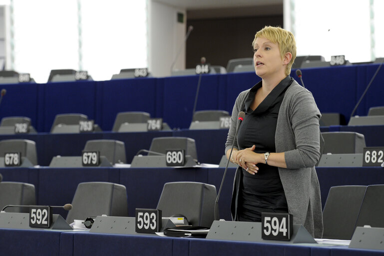 Photo 8: MEP in the hemicycle during the plenary session in Strasbourg - Week 27