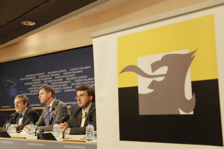 Foto 5: Press conference - Presentation of the book After Belgium - The orderly split-up by Vlaams Belang party members