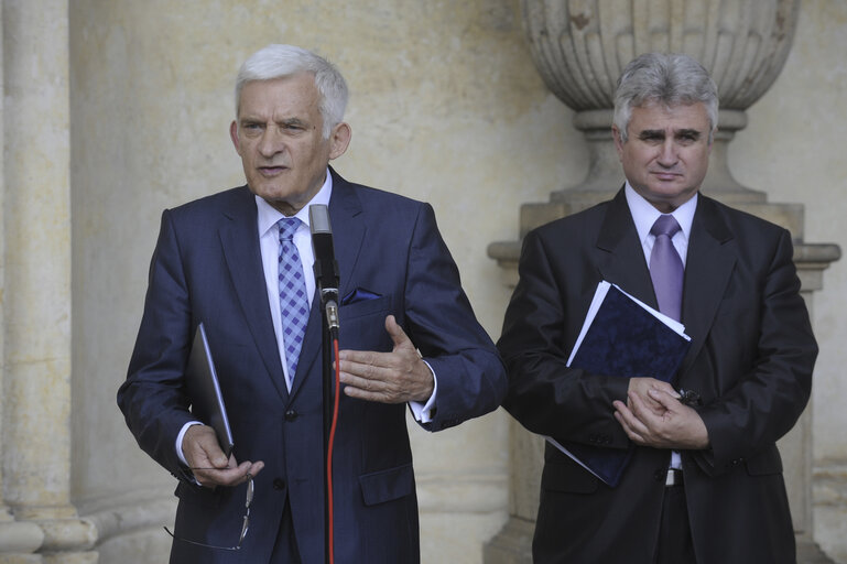 Foto 2: EP President and President of Czech Senate during their joint press conference in Czech Senate