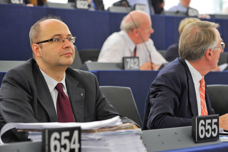 Photo 6: Portraits of Metin KAZAK in Plenary Session in Strasbourg week 27