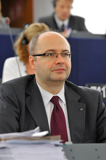 Photo 7: Portraits of Metin KAZAK in Plenary Session in Strasbourg week 27