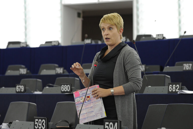Photo 6: MEP in the hemicycle during the plenary session in Strasbourg - Week 27