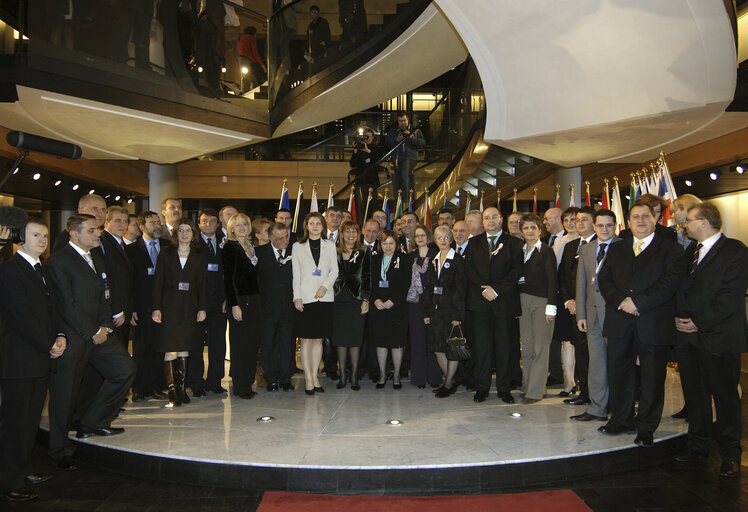 Group picture with the new MEPs from Bulgaria and Romania following the enlargement of January 2007