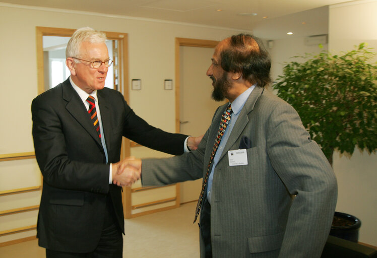 Nuotrauka 7: EP President meets with the 2007 Nobel Peace Prize winner and Chair of the Intergovernmental Panel on Climate Change.