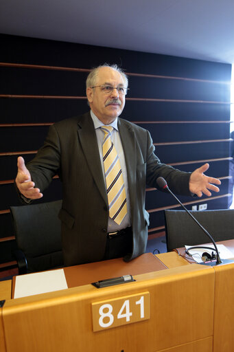 Foto 8: MEP in the hemicycle in Strasbourg