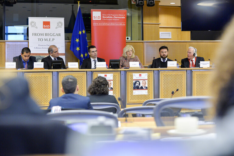 Fotografija 15: Meeting:  From Beggar to MEP a Roma Integration Story