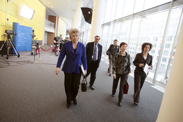 Fotó 13: Hearing of Viviane Reding, Commissioner designate for Justice, fundamental rights and Citizenship. LIBE, JURI, FEMM -