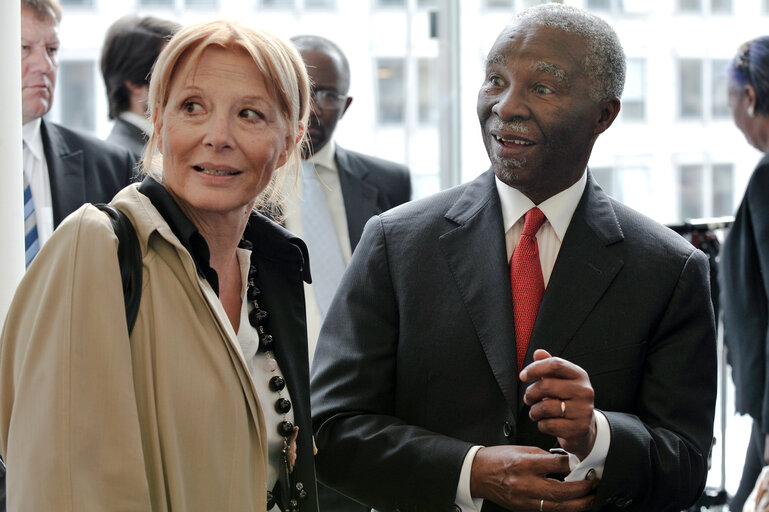 Fotografie 7: Commission des affaires étrangères   Échange de vues avec l'ancien Président de l'Afrique du Sud, Thabo  MBEKI, sur les prochaines élections au Soudan    Committee on Foreign Affairs  Exchange of views with Thabo MBEKI, former President of South Africa, on the forthcoming elections in Sudan