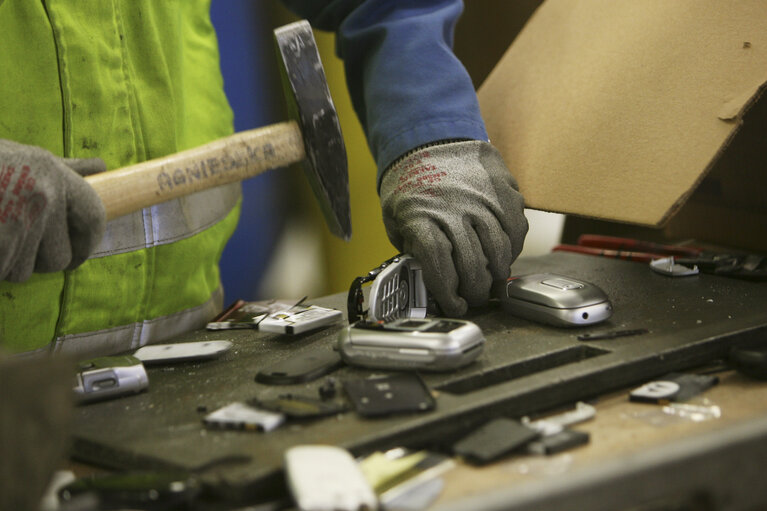 Fotografi 7: Recycling solutions, waste management and processing, of multimedia devices