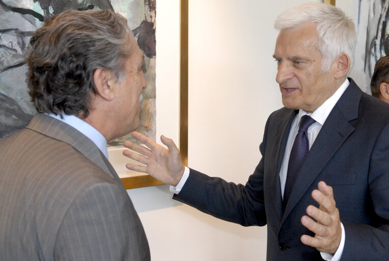 Foto 10: Signature LEX Président du Parlement Européen Jerzy BUZEK et du Secrétaire d'Etat Espagnol des Affaires Européennes Diego LOPEZ GARRIDO