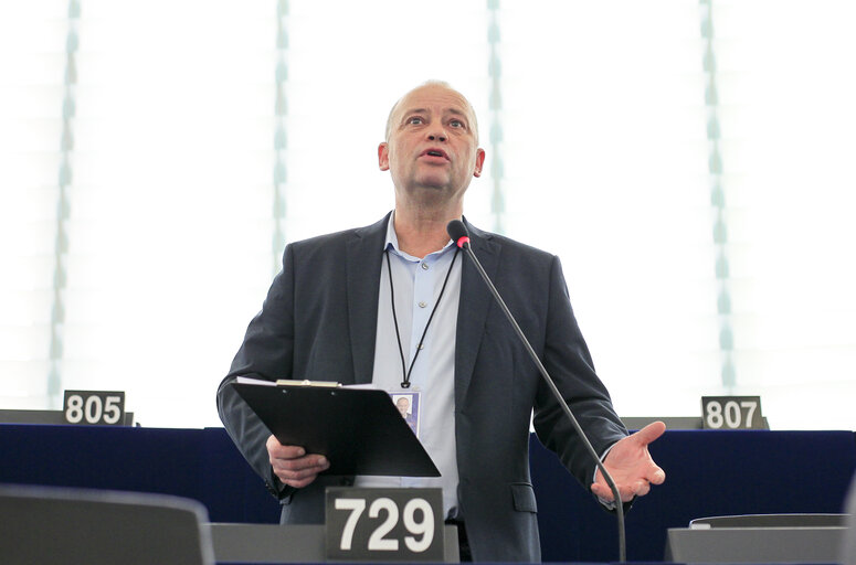 Zdjęcie 27: Plenary session week 51 2014 in Strasbourg - Implementation of the Fuel Quality Directive