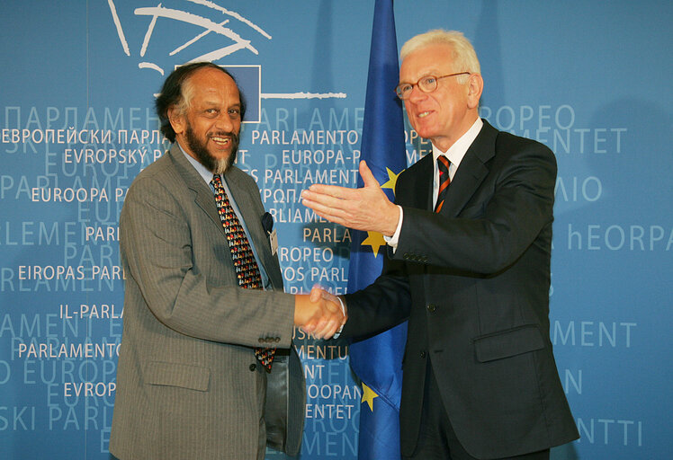 Nuotrauka 8: EP President meets with the 2007 Nobel Peace Prize winner and Chair of the Intergovernmental Panel on Climate Change.