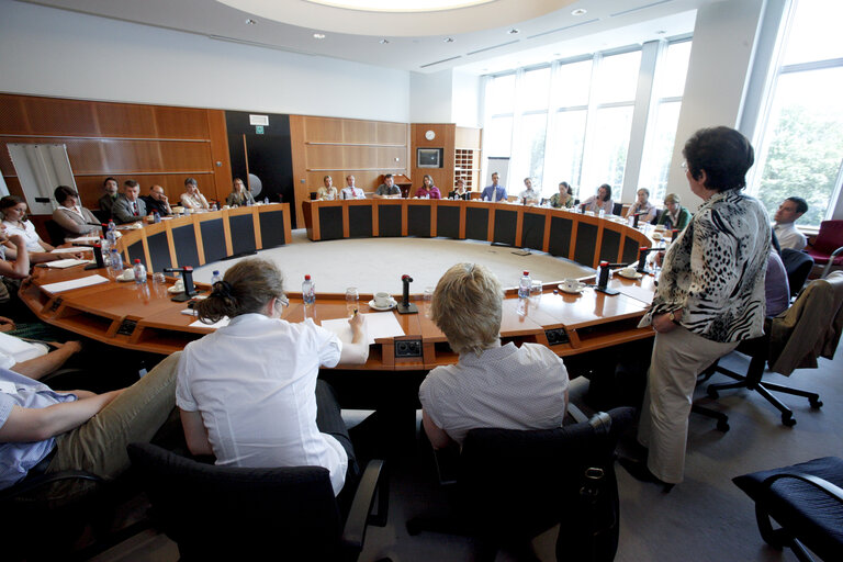 Foto 5: MEP Elisabeth Jeggle receives German experts