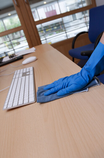 Photo 7: Illustration picture of a cleaning lady at work