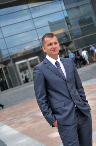 Foto 38: MEP member of the European Parliament, Arthur ZASADA poses.