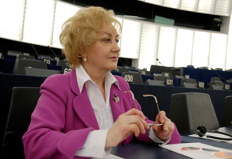 Zdjęcie 9: Genowefa GRABOWSKA MEP in Plenary Session in Strasbourg.