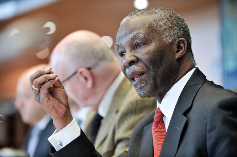 Fotografie 13: Commission des affaires étrangères   Échange de vues avec l'ancien Président de l'Afrique du Sud, Thabo  MBEKI, sur les prochaines élections au Soudan    Committee on Foreign Affairs  Exchange of views with Thabo MBEKI, former President of South Africa, on the forthcoming elections in Sudan