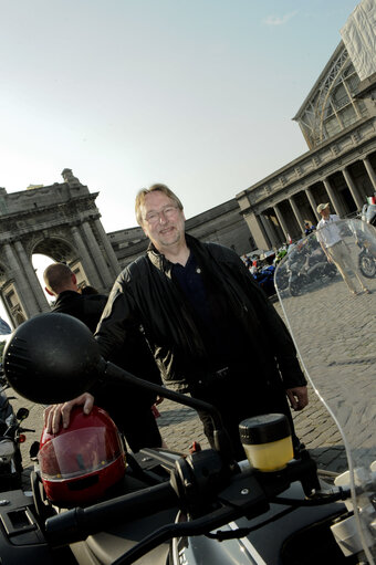 Fotografie 24: Motorcycling into the 21 st Century