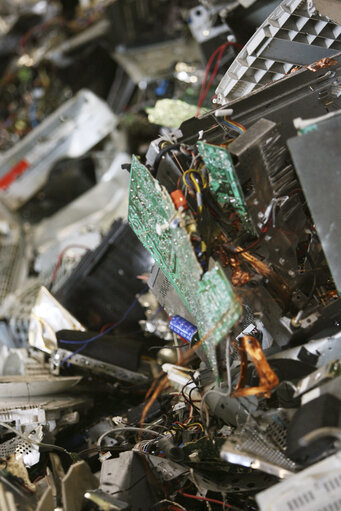 Fotografi 9: Recycling solutions, waste management and processing, of multimedia devices