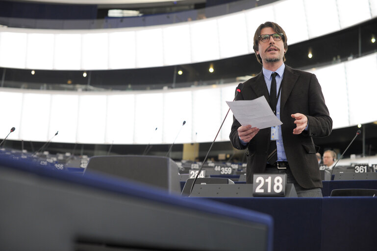 Снимка 16: plenary session week 51 2014 in Strasbourg - Freedom of expression in Turkey