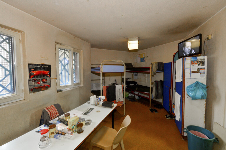 Fotogrāfija 13: Strasbourg detention centre.  Inmate cell.