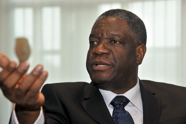 Foto 8: Martin SCHULZ - EP President meets with Denis MUKWEGE, Sakharov Prize 2014 Laureate