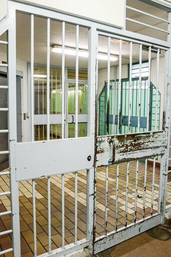 Fotografija 39: Strasbourg detention centre. Jailhouse corridors