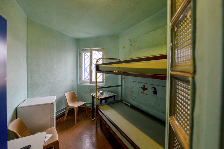 Снимка 12: Strasbourg detention centre.  Inmate cell.