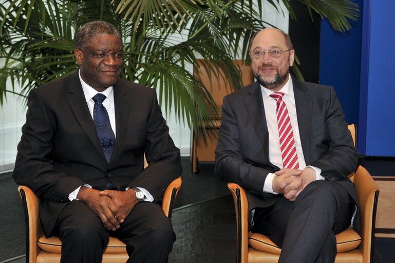 Foto 3: Martin SCHULZ - EP President meets with Denis MUKWEGE, Sakharov Prize 2014 Laureate