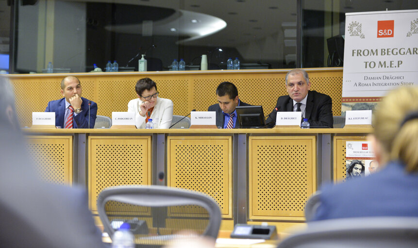 Photo 30 : Meeting:  From Beggar to MEP a Roma Integration Story