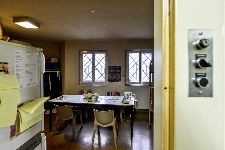 Fotogrāfija 15: Strasbourg detention centre.  Inmate cell.