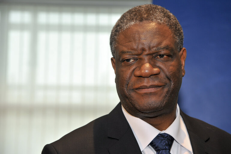Foto 12: Martin SCHULZ - EP President meets with Denis MUKWEGE, Sakharov Prize 2014 Laureate