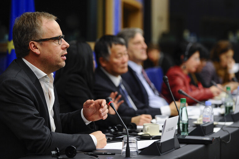 Panelists and audience at seminar for journalists of the Sakharov laureates