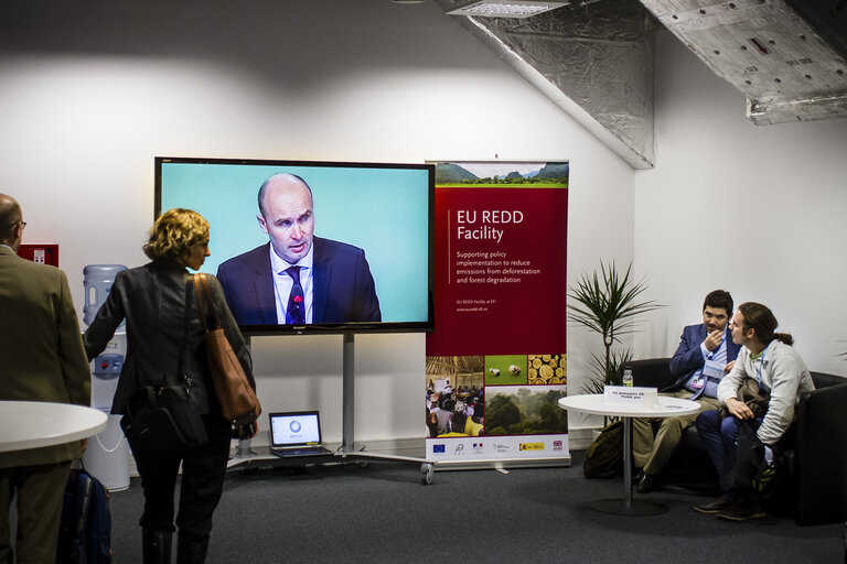 Fotografie 1: EU Pavilion lobby - COP19 Conference