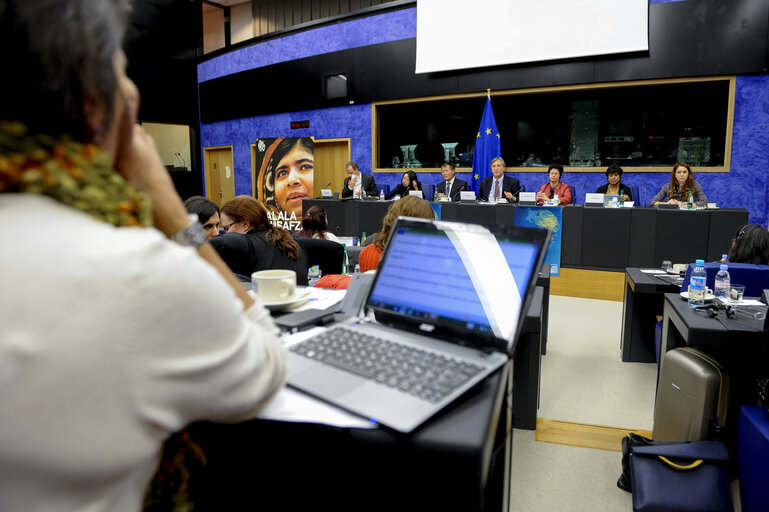 Panelists and audience at seminar for journalists of the Sakharov laureates