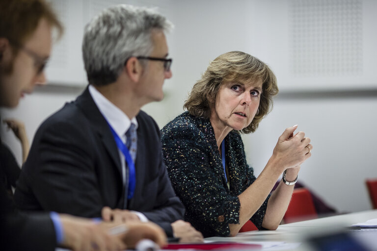 Fotografie 43: POLAND, Warsaw: European Commissioner Connie HEDEGAARD is seen during briefing with European Parliament delegation